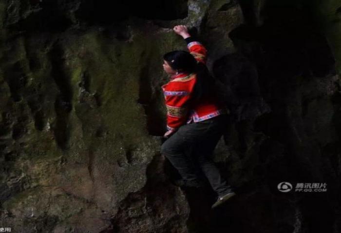 Aksi Panjat Tebing 